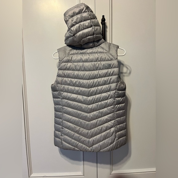 The North Face Light Gray 700 Full Vest - Picture 4 of 15